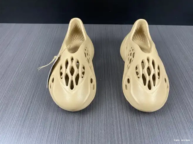 hype GW3354 Ochre Foam RNNR Adidas Yeezy 0515